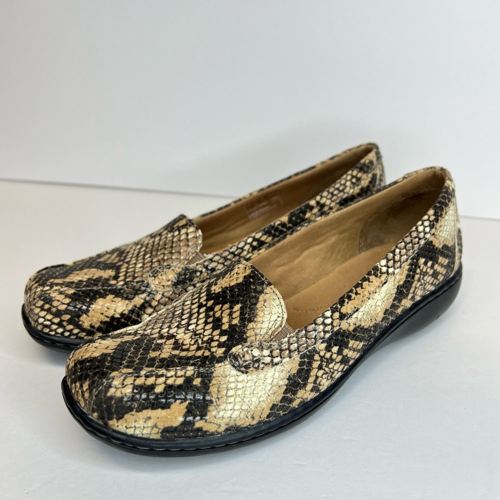 Clarks Collection Bayou Natural Snake Slip ON Loafers Women Size 7.5M Nice!